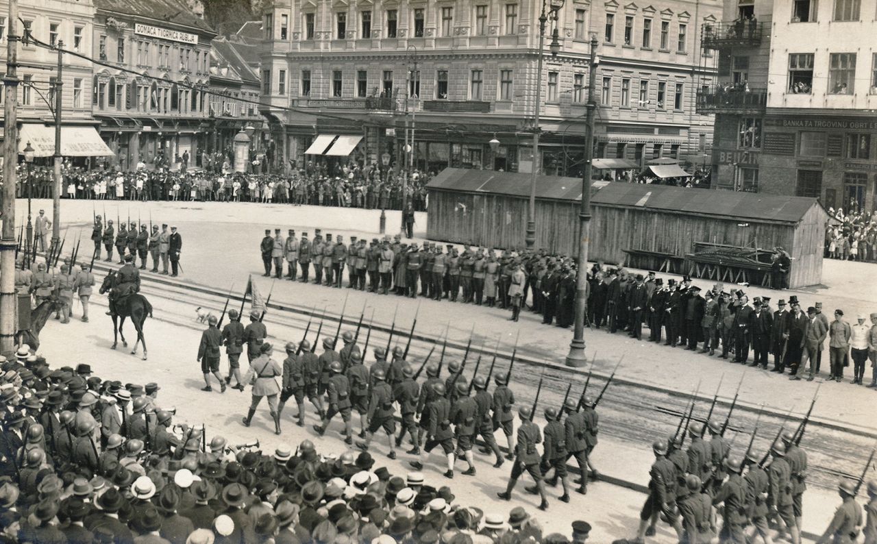 Trg bana Jelačića 1919. godine. Mimohod francuske vojske